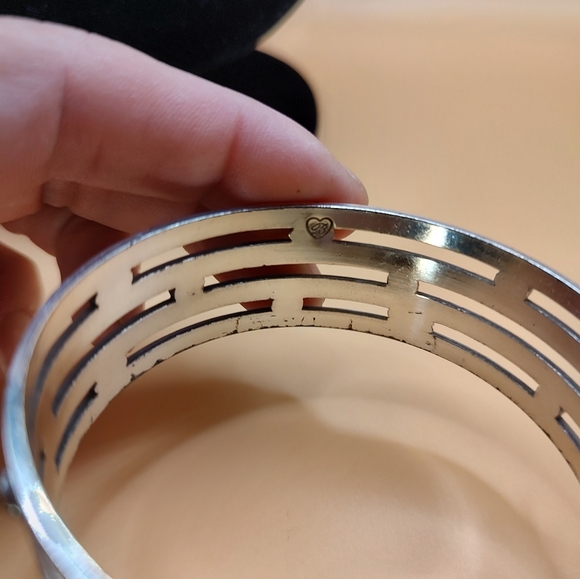 Brighton Unforgettable Hammered Two Tone Retired Bangle Bracelet! - Picture 5 of 7